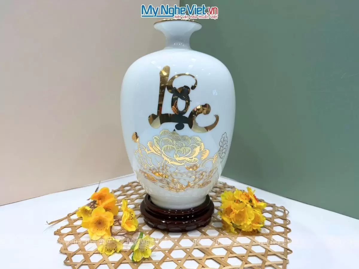 bình hút tài màu trắng dáng cao