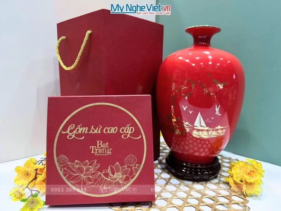 bình thu hút tài lộc thuận buồm nền đỏ